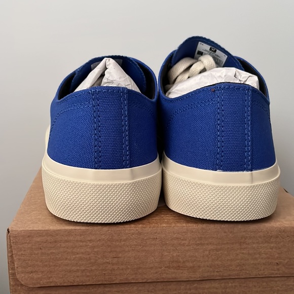 Veja Sneakers - Picture 3 of 9